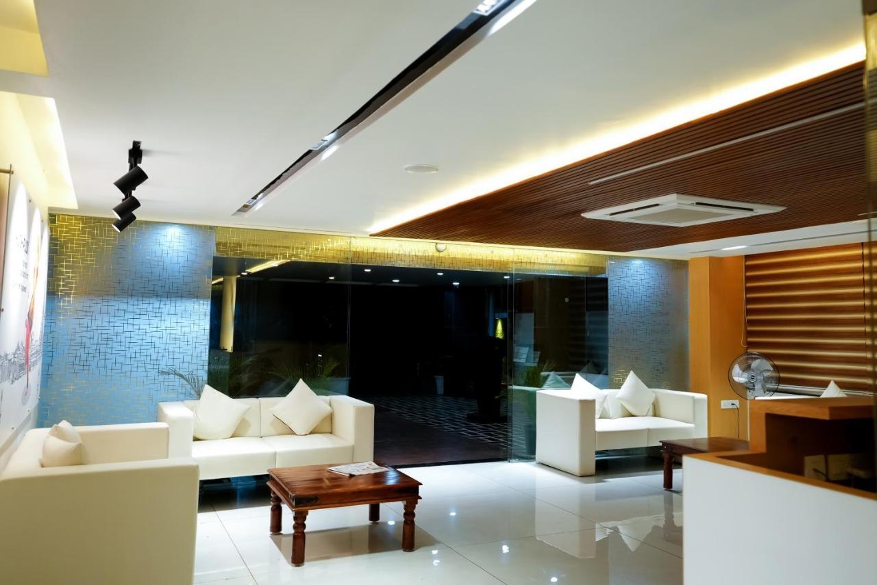 Hotel Sunrise Hospitality Vijayawāda Exterior foto